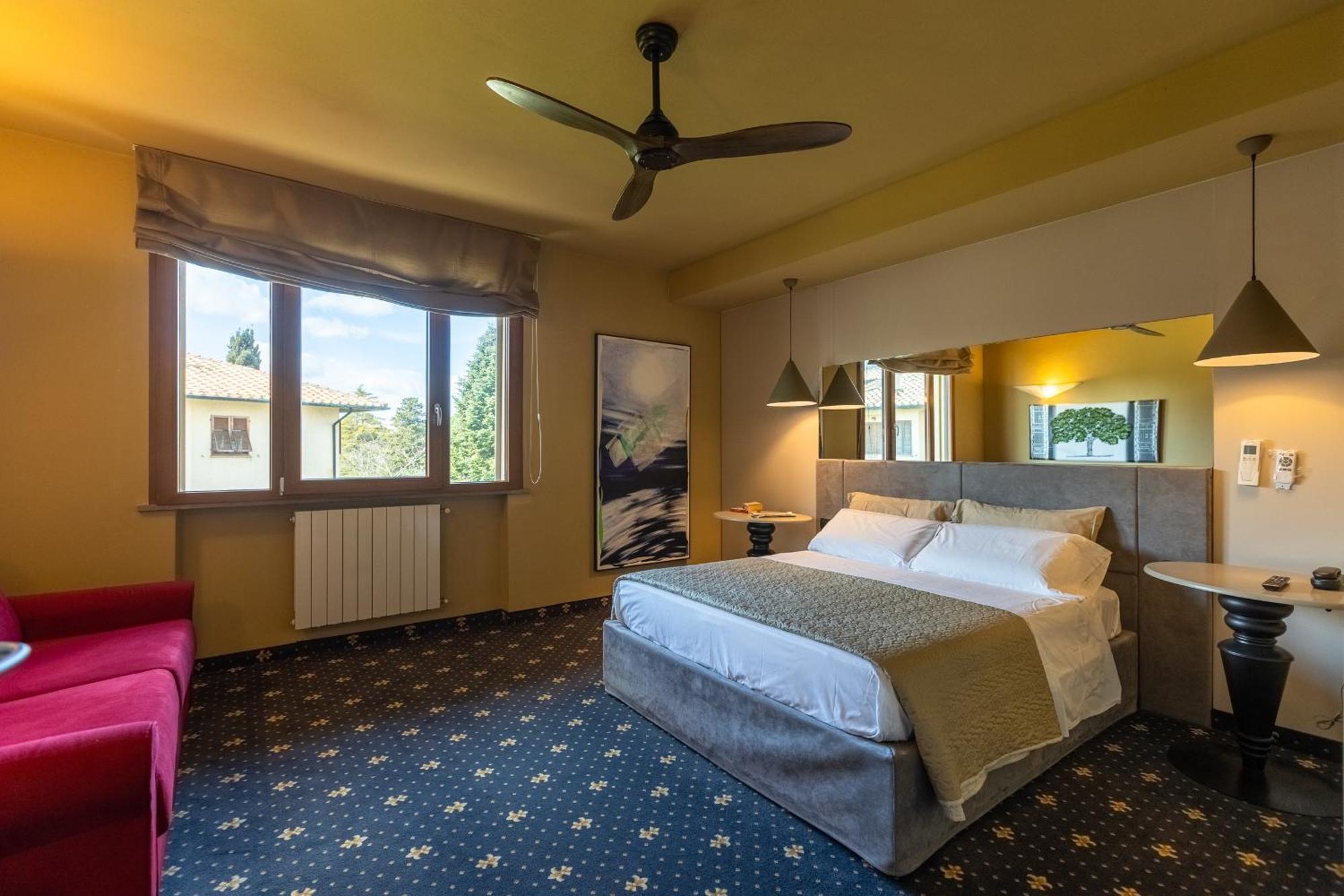 Holiday Rooms Antica Badia Volterra Exterior photo