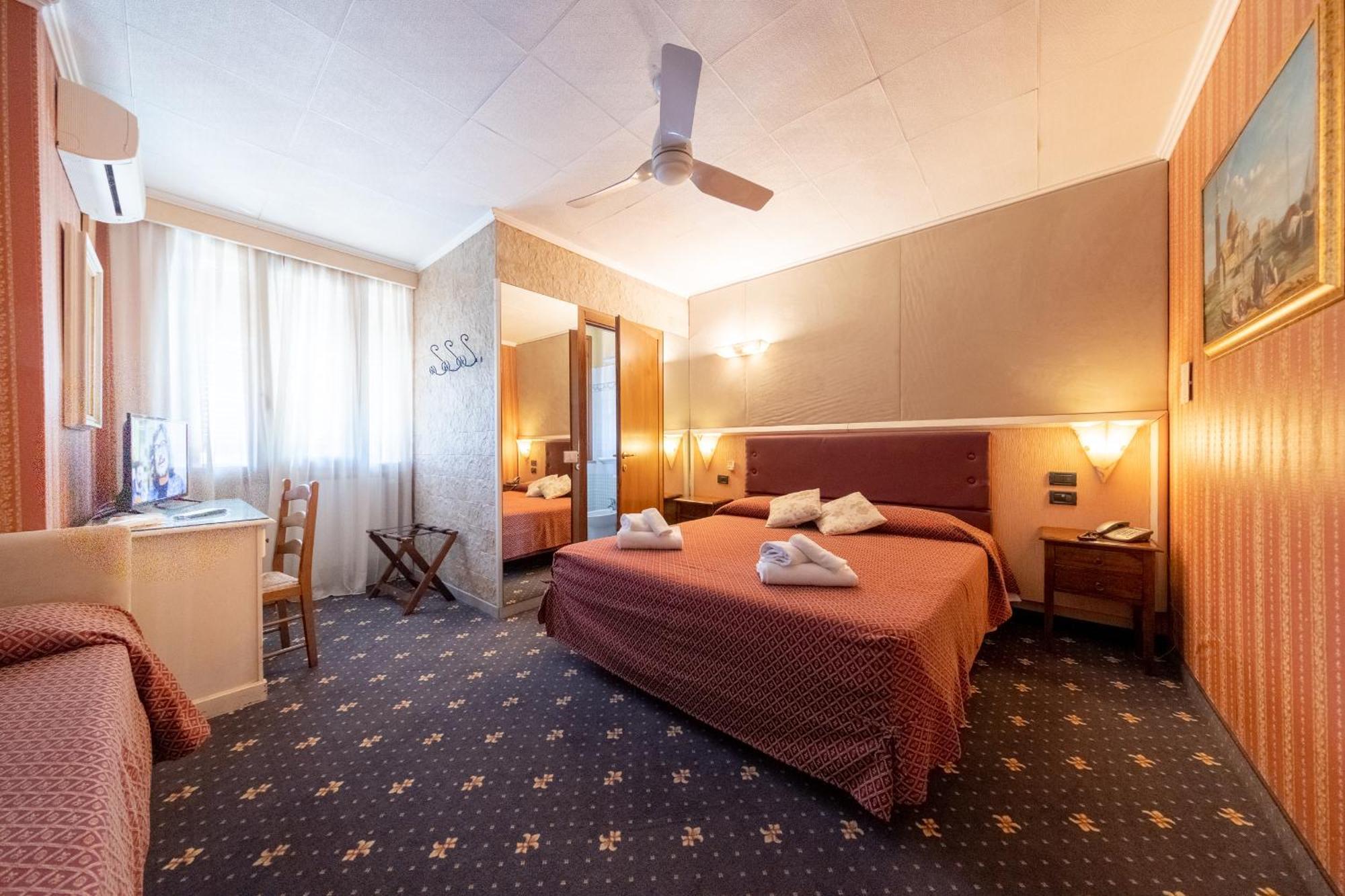 Holiday Rooms Antica Badia Volterra Exterior photo