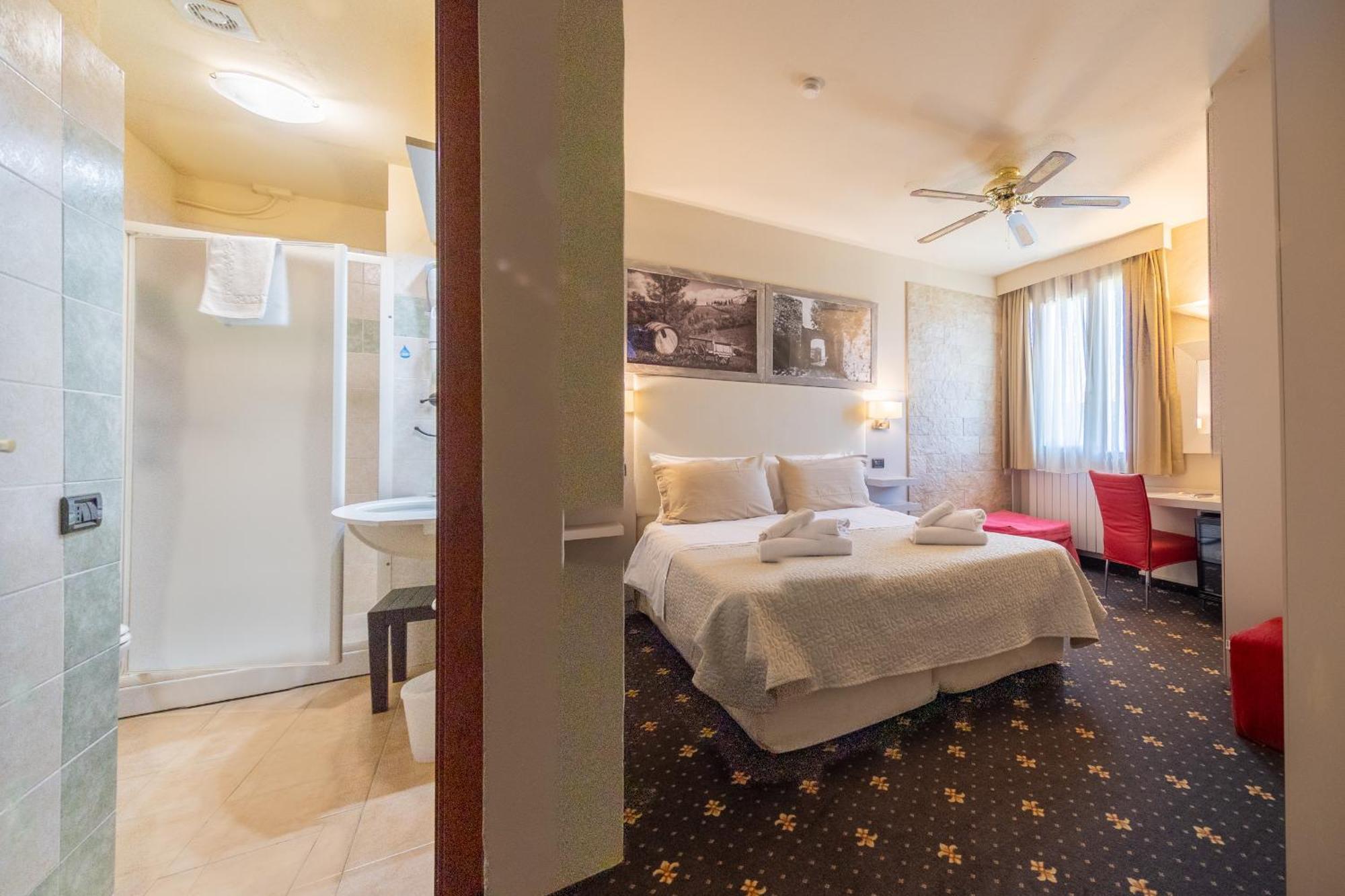 Holiday Rooms Antica Badia Volterra Exterior photo