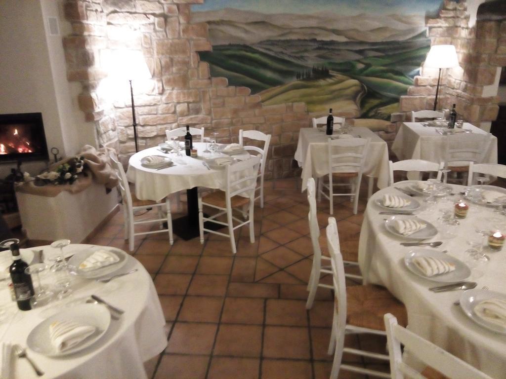 Holiday Rooms Antica Badia Volterra Exterior photo